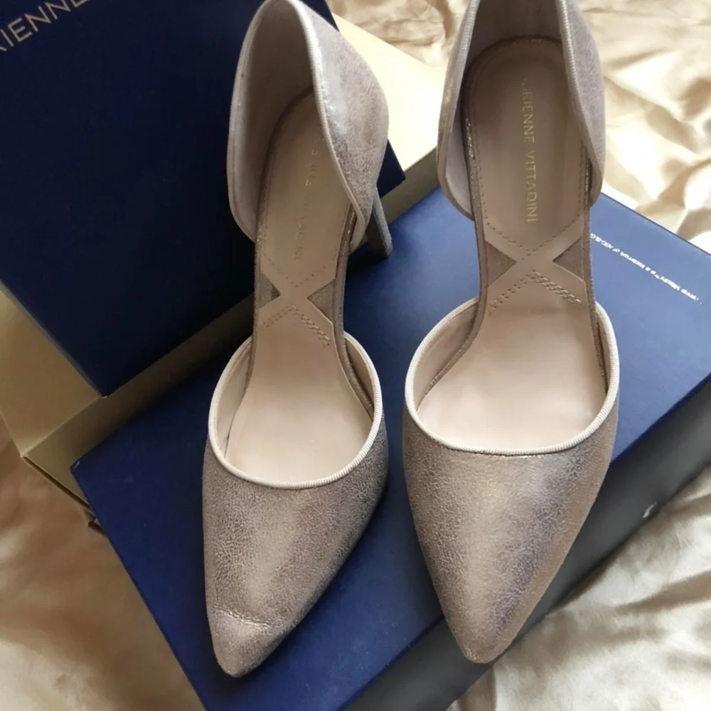 Adrienne Vittadini Gold high heel shoes size 7